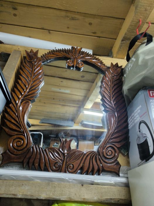 Oglinda sculptata manual din lemn lacuit-model cu lalele