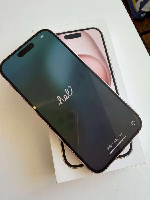 Telefon Iphone 15 Roz ca nou 93% sanatate baterie