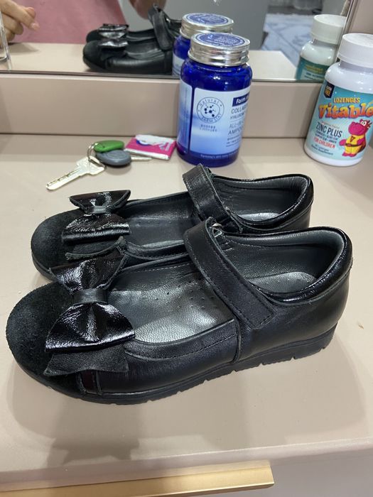 Сандалики школьные