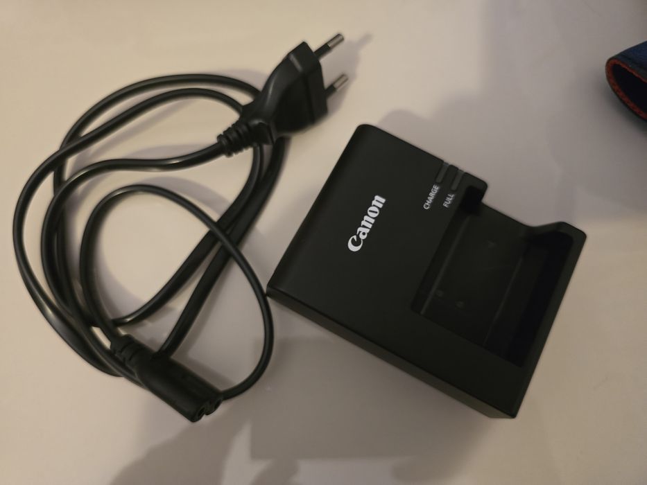 Canon EOS 4000D + obiectiv EF-S 18-55mm