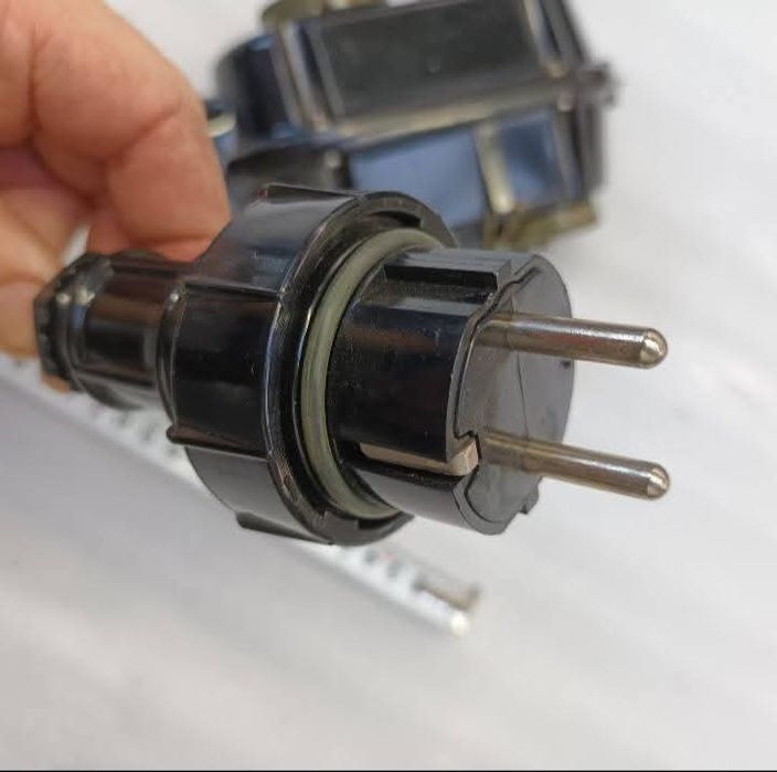 Priza exterior. Priza militara. Priza impermeabila.