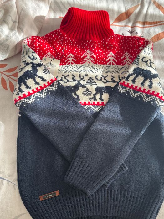 Свитер с оленями детский