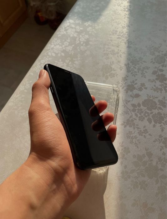 Продам Iphone XR в отличном состояний