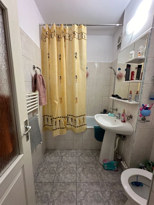 Vand apartament 2 camere zona Cetate