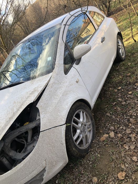 Opel Corsa D на части