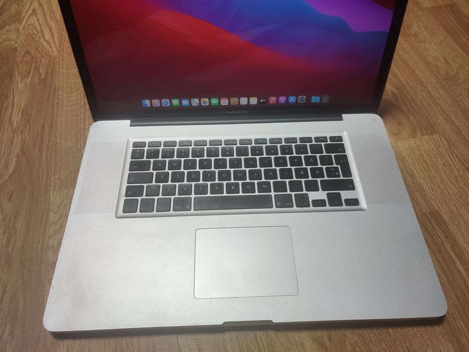 Laptop Apple MacBook Pro 17 inchi procesor i5