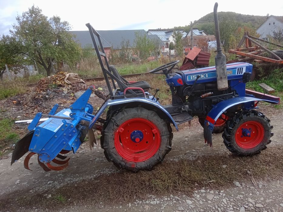 Vând tractor Iseki cu plug ,freza și cositoare