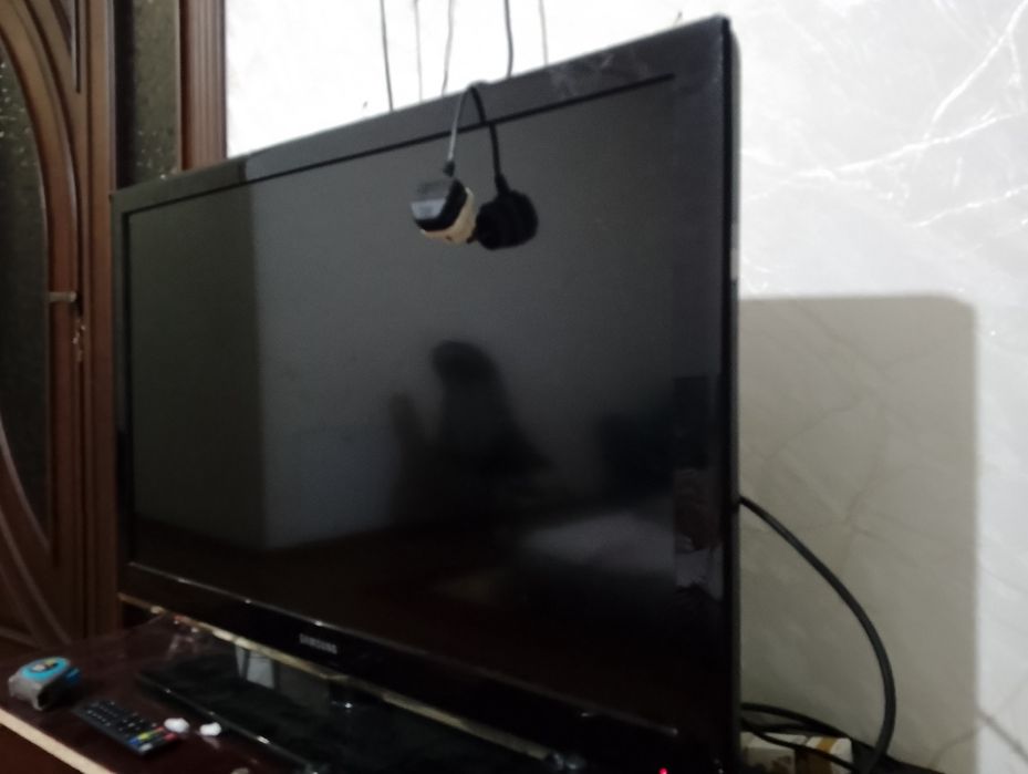 Playstation 4 va Samsung 43 tali