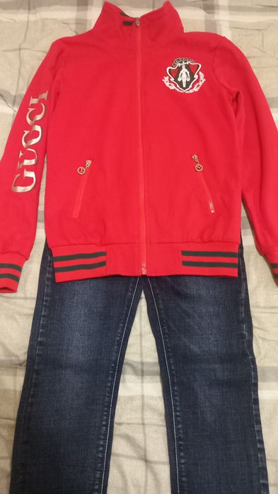 Костюм джинсы с ветровкой.