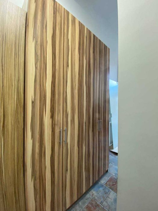 Продам мебель для офиса (шкафы, столы, стулья, перегородка из стекла)
