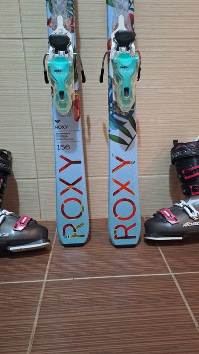 Schiuri 156cm Roxy 3D - clapari ski, casca-set