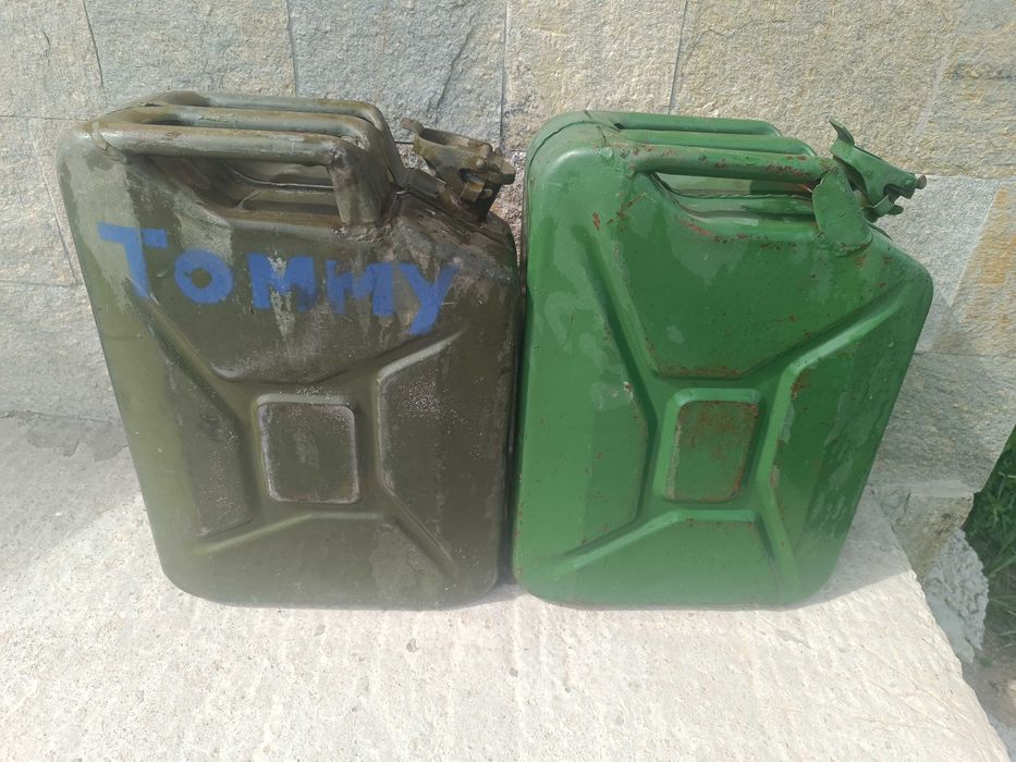 Метални туби за гориво (20 литра)