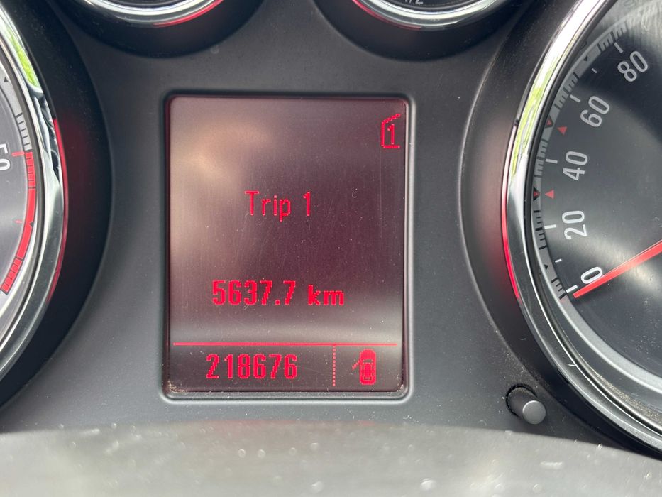 Vand Opel Insignia 2.0CDTI manuala berlina bi-xenon 160cai
