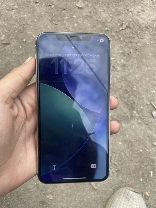 Продам айфон 11 про макс 256гб 74акб в идеале