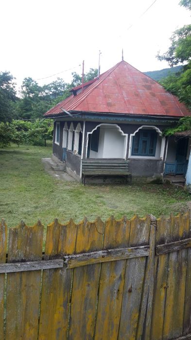 Casa batraneasca cu 1500mp in Piatra  Neamt, str Cetatea Neamtului