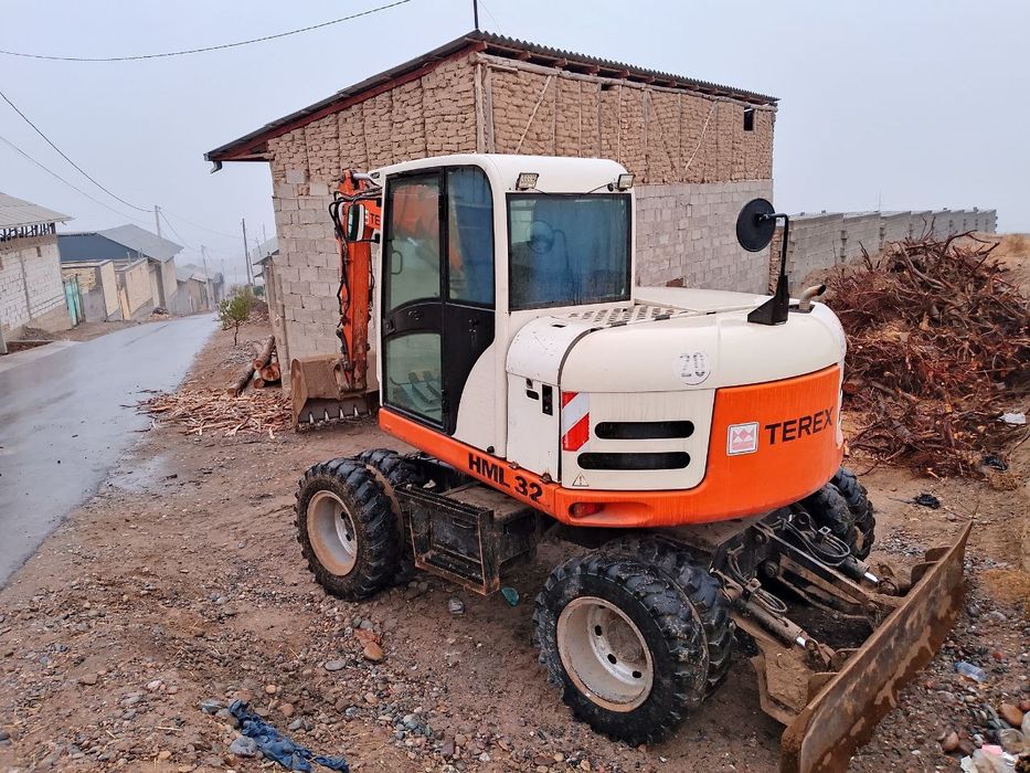 Срочно сотилади экскаватор TEREX HML 32 (8,6 тонналик) 2006 йил