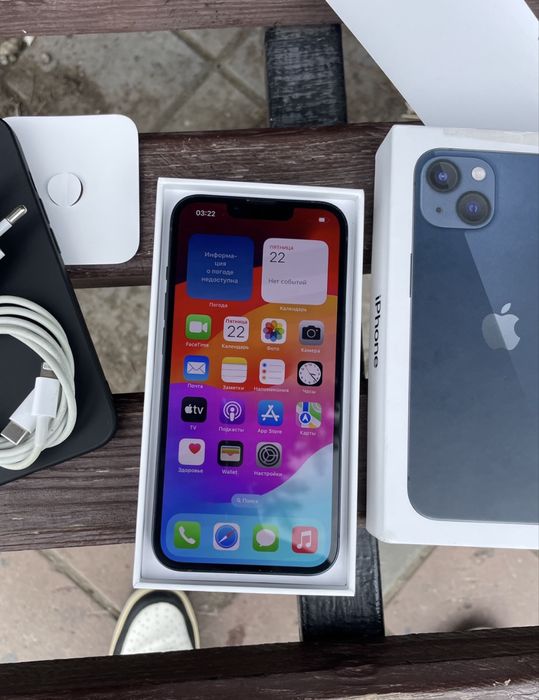 Продам iPhone 13
