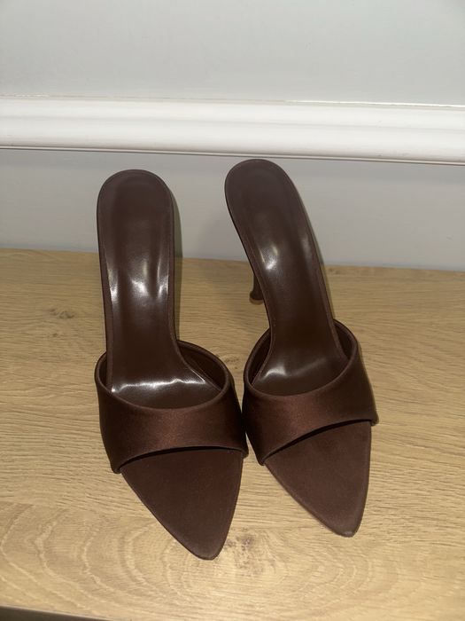 Сатенени чехли на ток