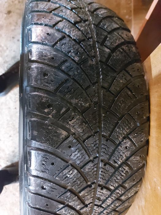 Продаются зимние шины 215×65×16 комплект