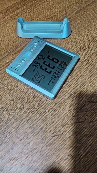 Camera ascunsă in ceas statie meteo