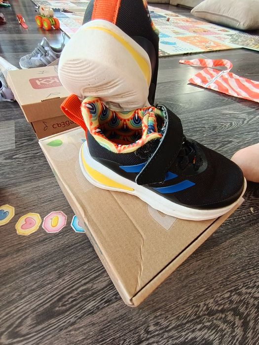 Адидас-уникален модел-22 размер