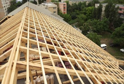 Reparatii acoperisuri - montaj acoperisuri -dulgherie mansardari case