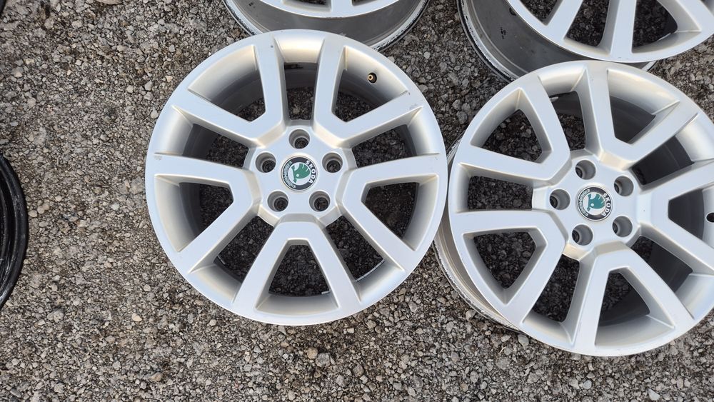 Оригинални джанти Шкода 5/112 Skoda Yeti 5x112

Употребявани, Шумен