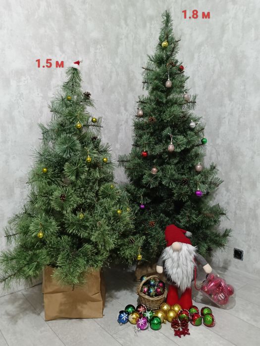 Продам 2 ёлки, гнома и излишки игрушек