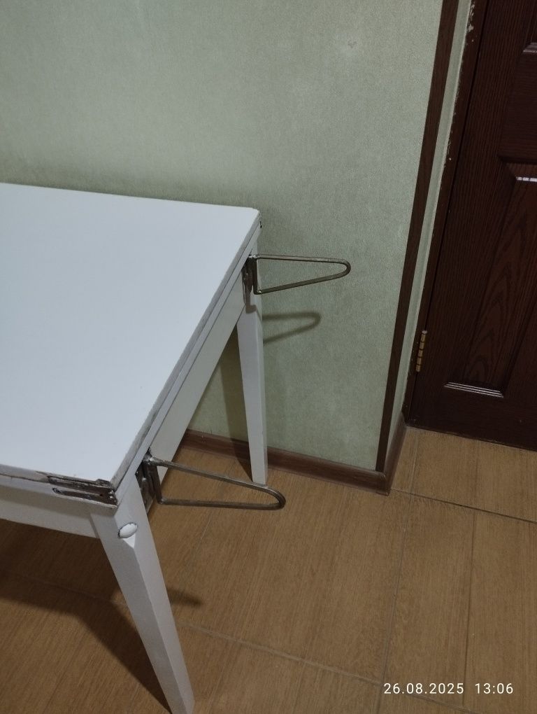 Продается стол кухонный складной б/у