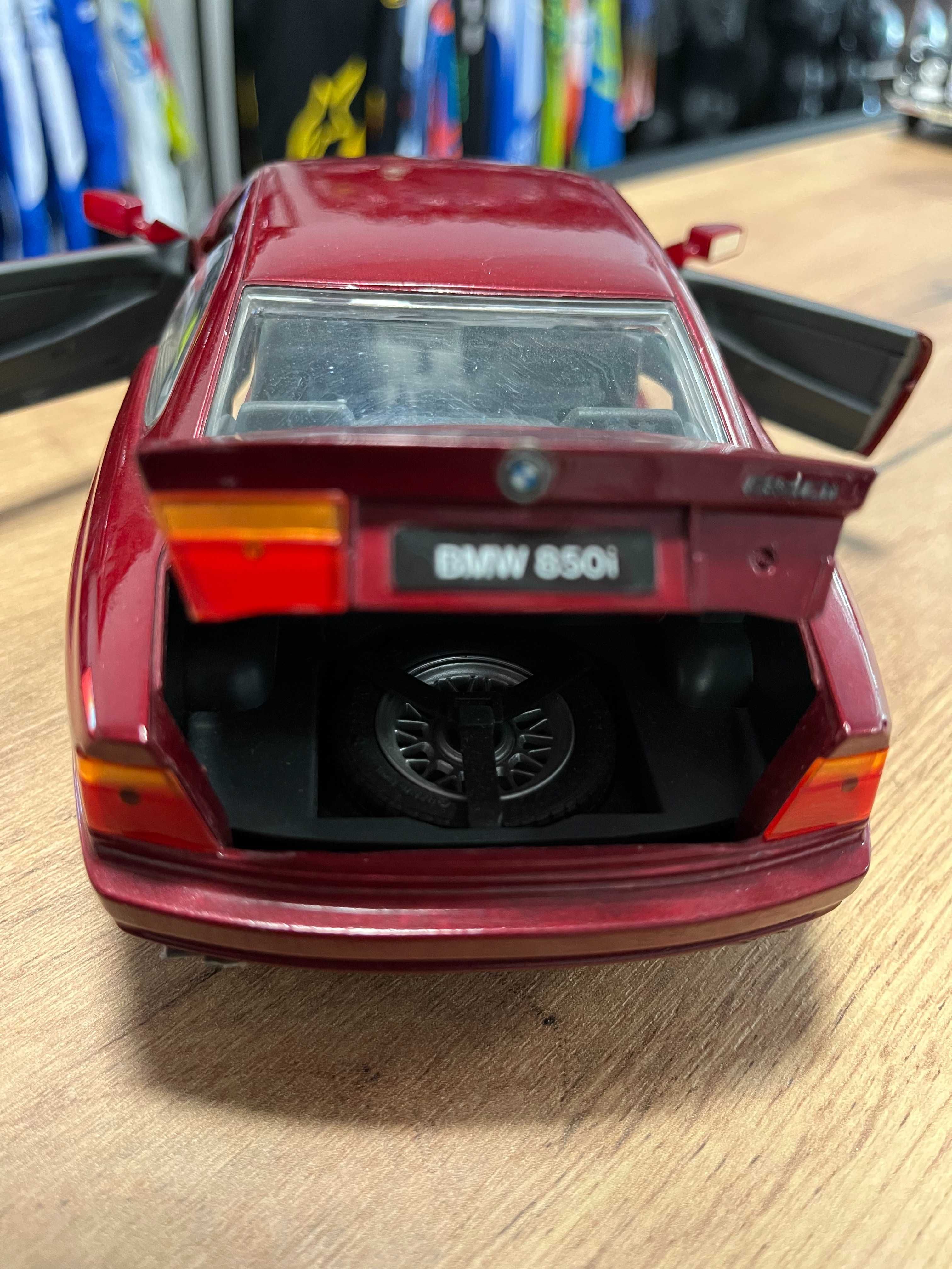 REVELL метален колекционерски модел количка  BMW 850 Ci г. 1:18 мащаб