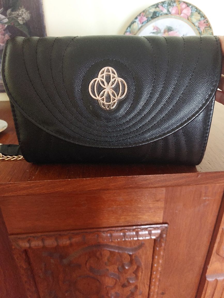 Geanta noua fina si eleganta