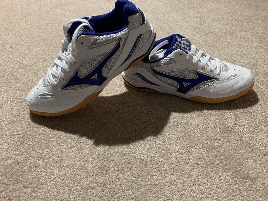 Vand adidasi de tenis de masa mizuno