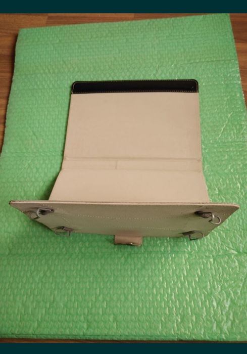 Husă tabletă. Flexibilă, reglabila, retractabilă, sistem suporți regl