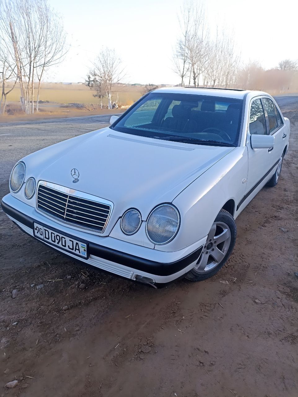 Marcedes-Benz. E200.