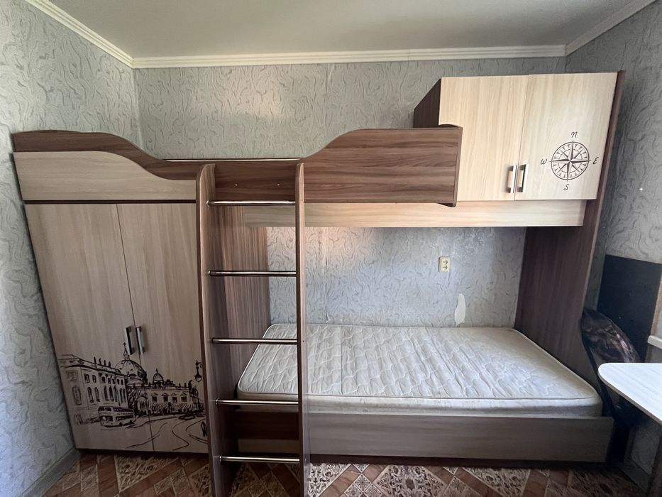 Продам двухъярусную кровать срочно