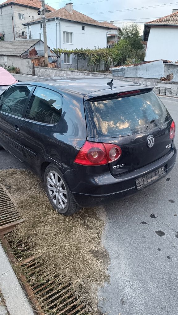 Продавам Голф 5  2.0tdi 140кс BKD 16V на ЧАСТИ