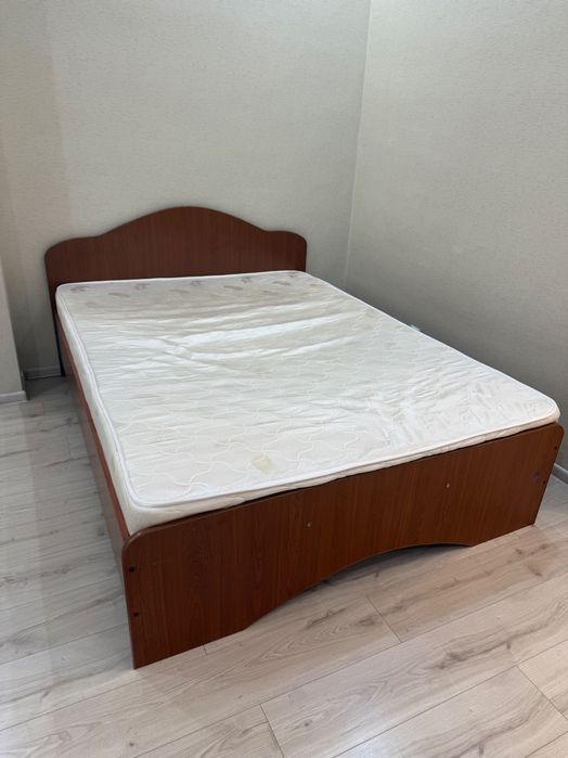 Отдам кровать с матрасом бесплатно