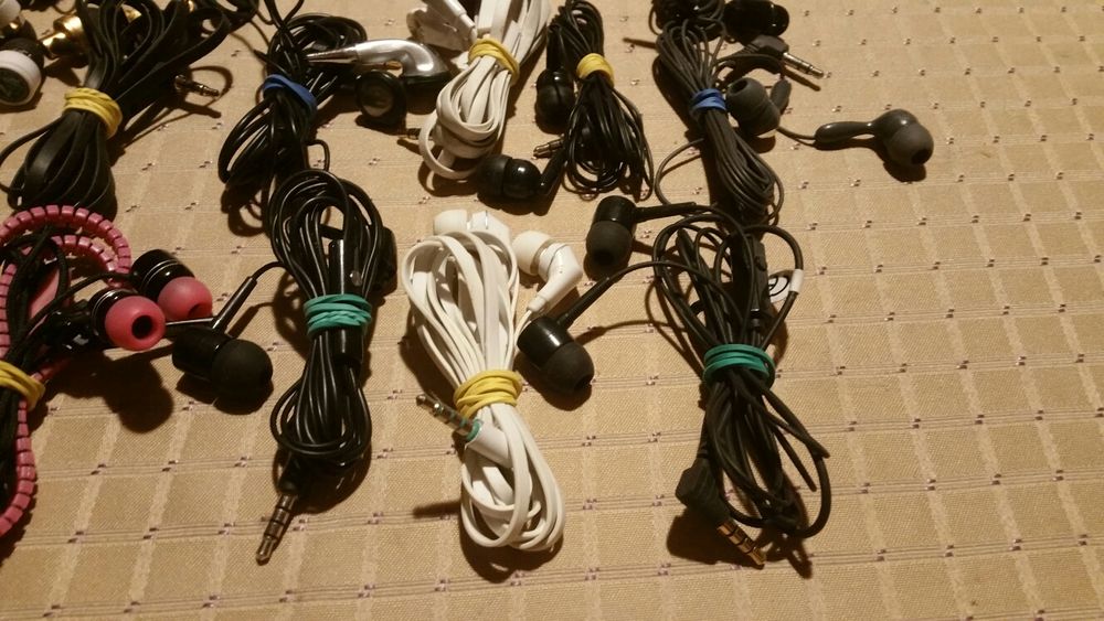 15 броя работещи слушалки с жак 3,5мм за 30 лева всички