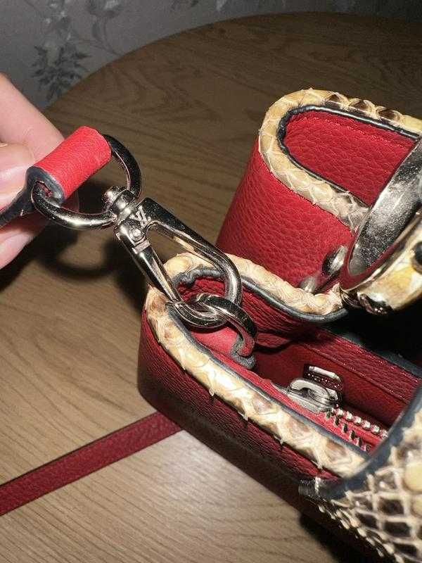Geanta Louis Vuitton Capucines BB, Rouge Python, 27 cm