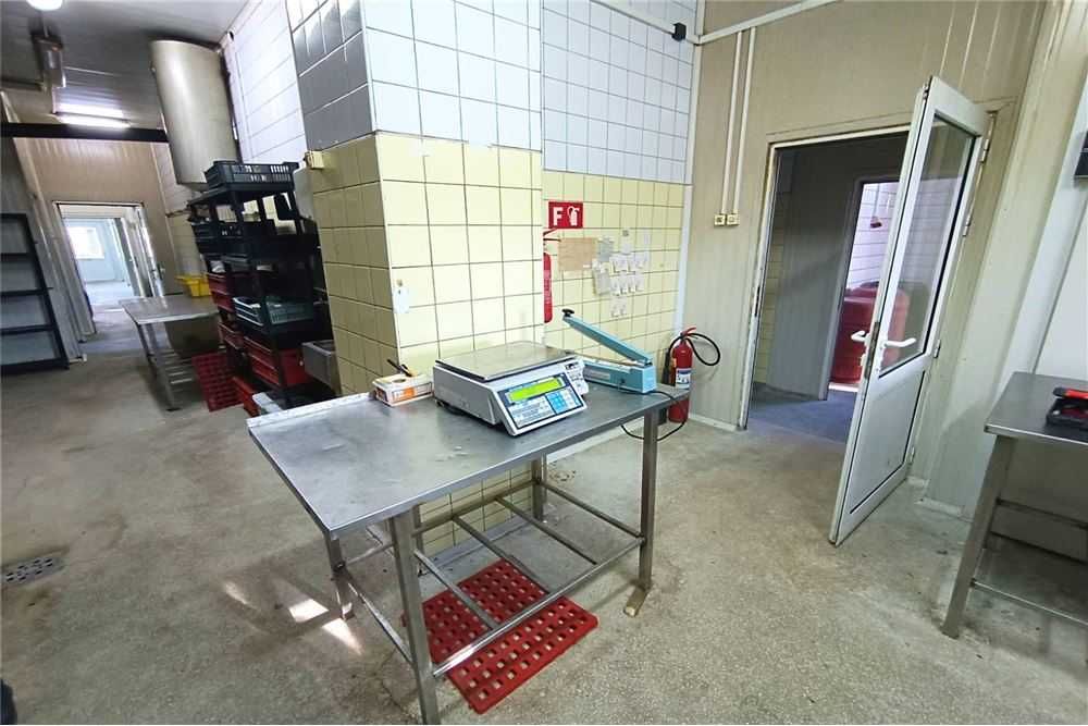 Продава се Промишлена сграда в Русе, Промишлена зона - Запад - 2245 кв.м за 153 €/кв.м - Снимка #8