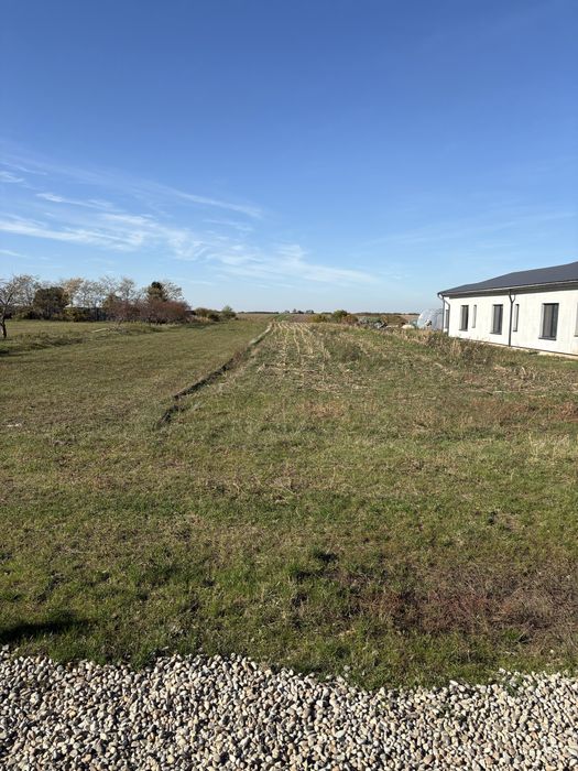 Vind teren intravilan in comuna Nojorid