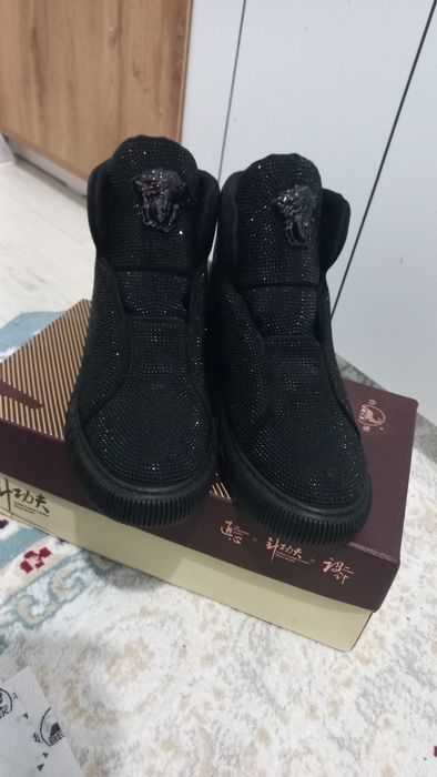 Новые ботинки за 15 000 тг