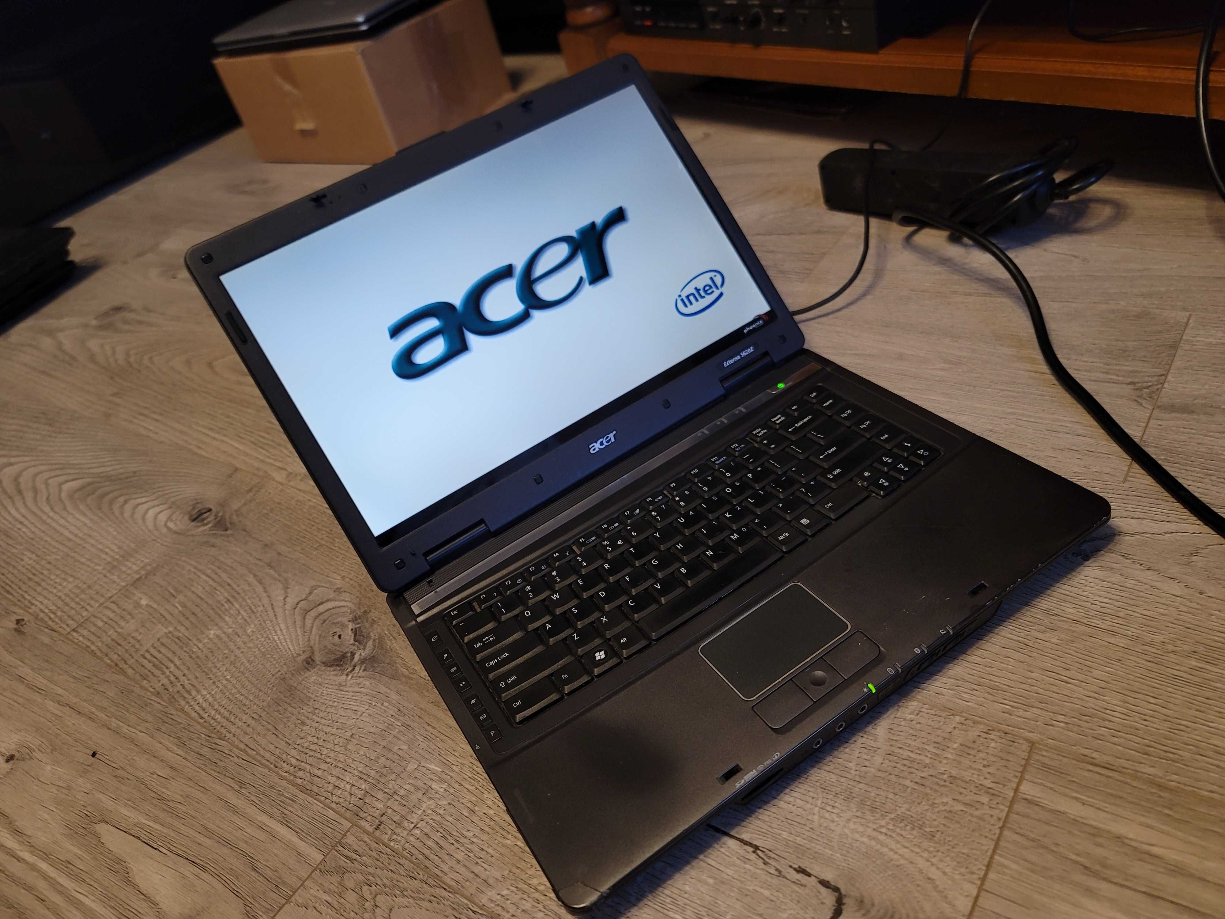 Laptop vechi Acer Extensa 5620Z.