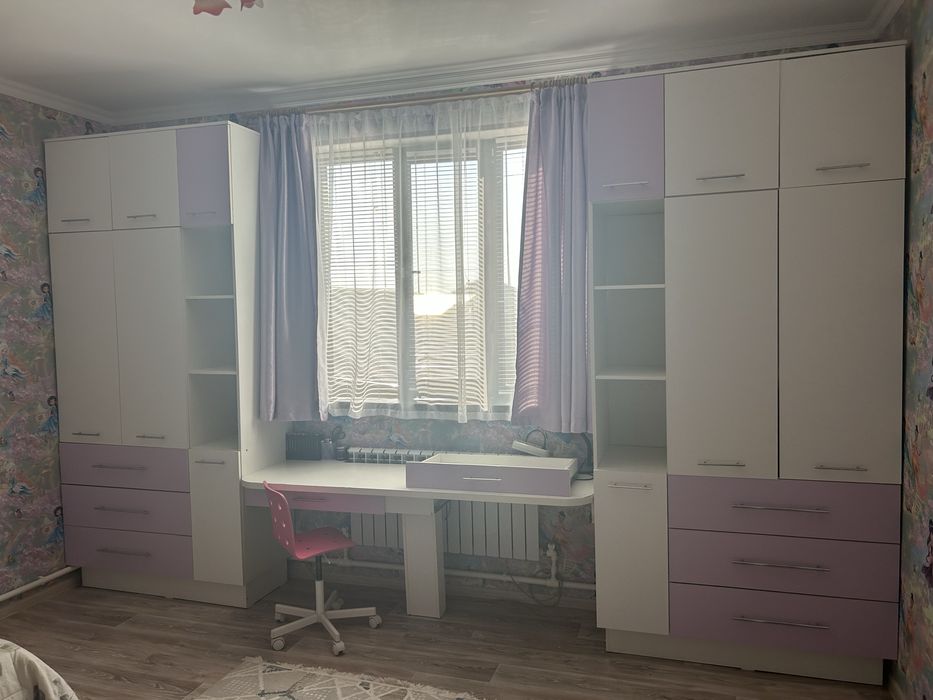 Продам гарнитур для двух девочек