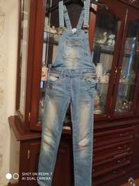 Комбинезон джинсовый,для девочки 11-13 лет,134 размер..