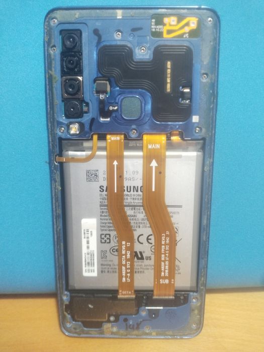Продается Samsung A920F(Displey rabochiy)
