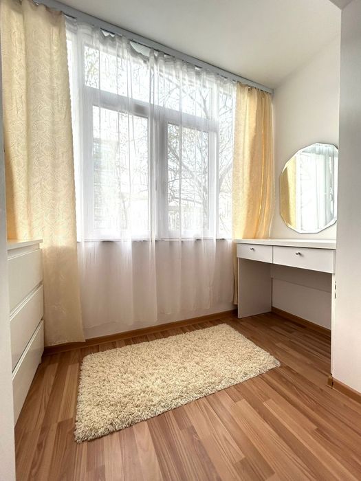 Vand apartament  cu 2 camere