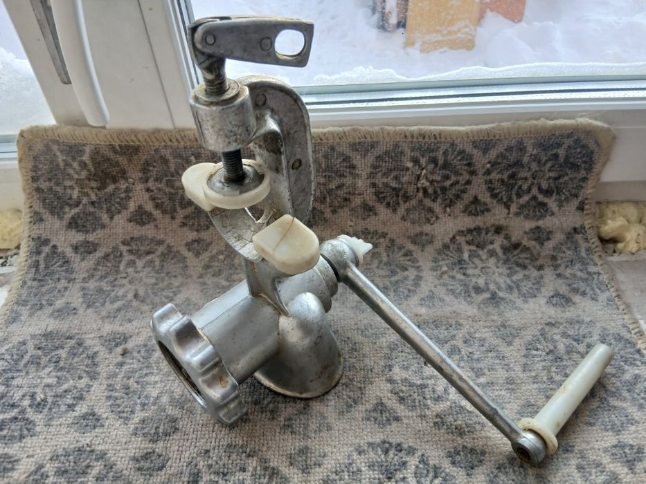 Продам мясорубку