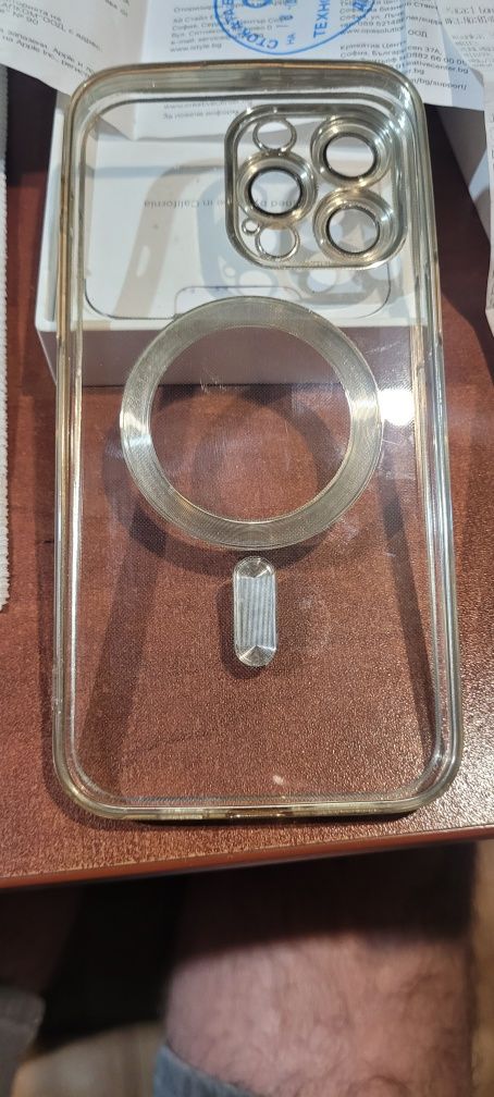 iPhone 14 pro с документи