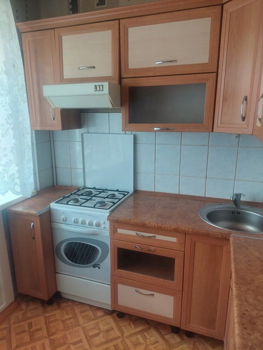 Сдам 1 ком.кв 5/5 р-н Центр, СКГУ. Вся мебель и быт.техника.